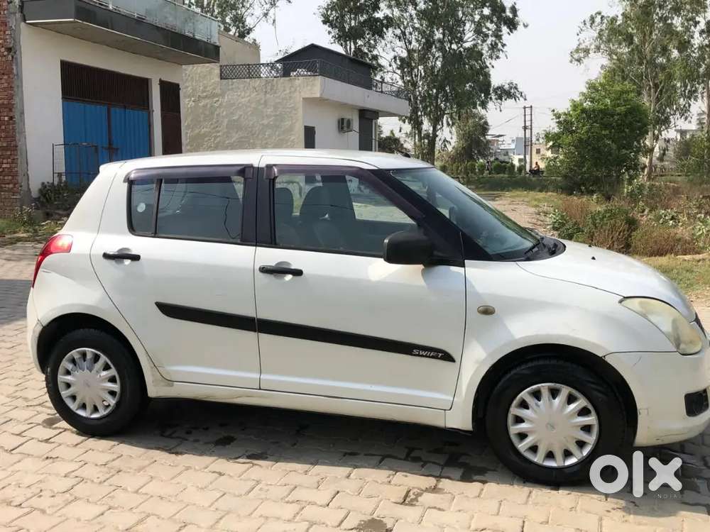 Less Driven Maruti Suzuki Swift 2011 Petrol 67000 Km Driven