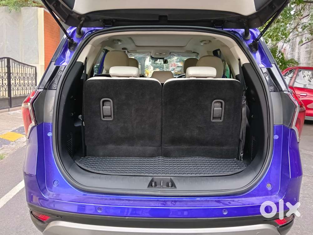Mahindra Xuv700 2.0 Ax 7 Petrol At Luxury Pack Str, 2025, Petrol