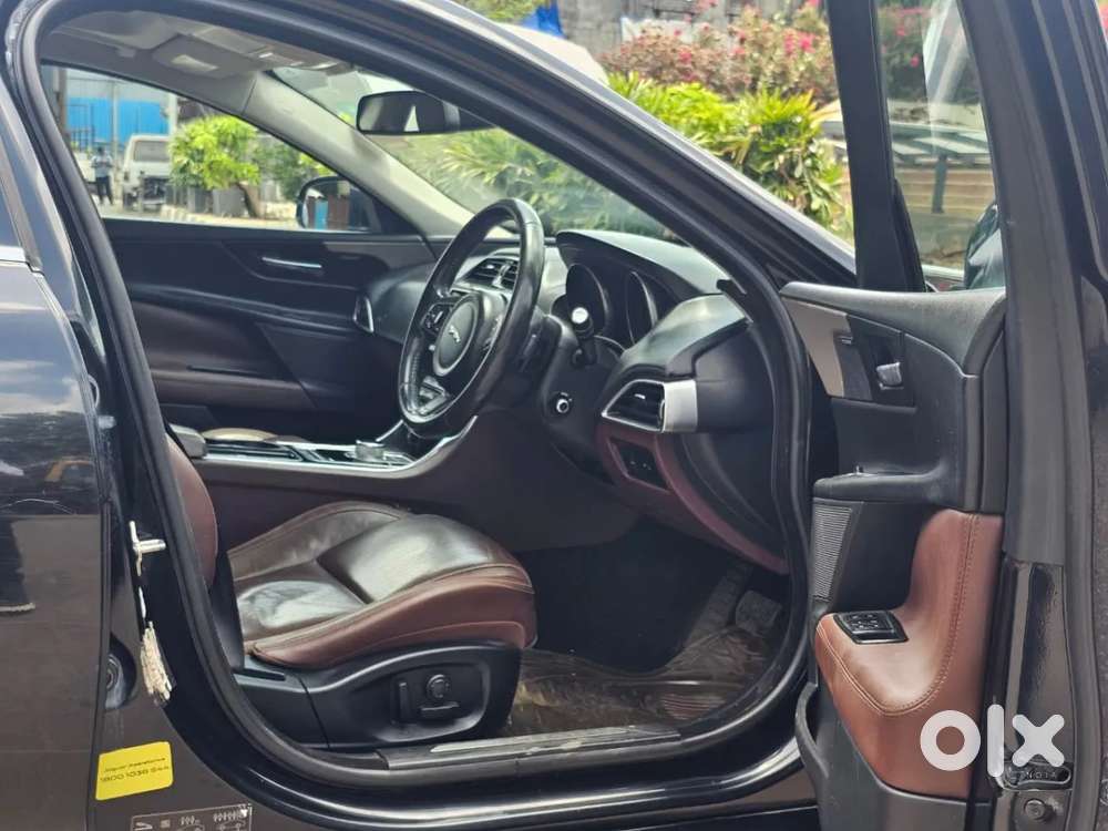 Jaguar Xe Portfolio, 2016, Petrol