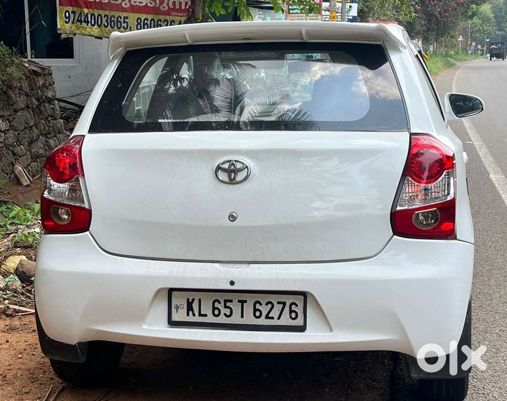 White Manual Etios Liva