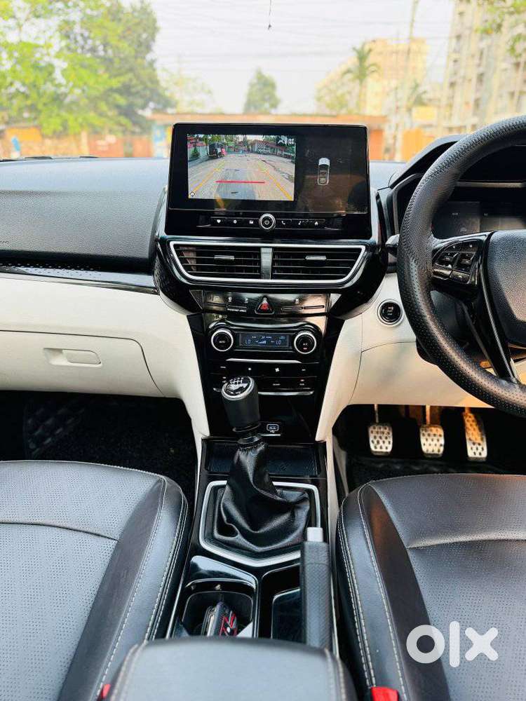 Mahindra Xuv 3xo Ax5 Pm Mt, 2026, Petrol