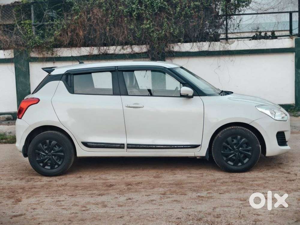 Maruti Suzuki Swift Vxi + Manual, 2022, Petrol