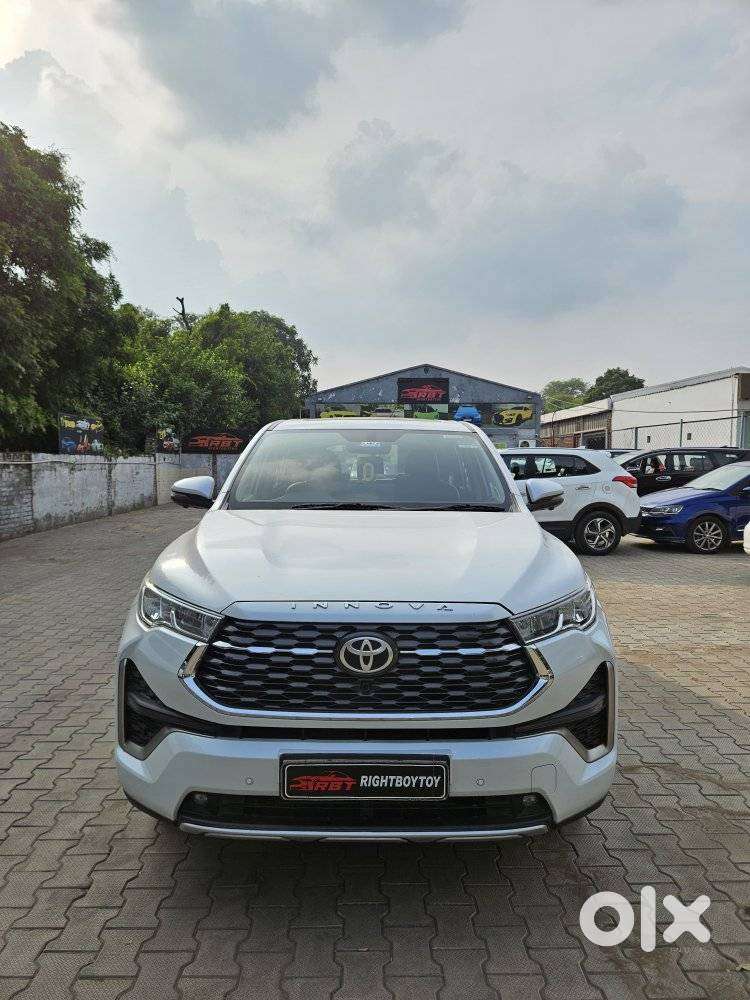 Toyota Innova Hycross 2.0 Zx Hybrid 7 Str, 2024, Petrol