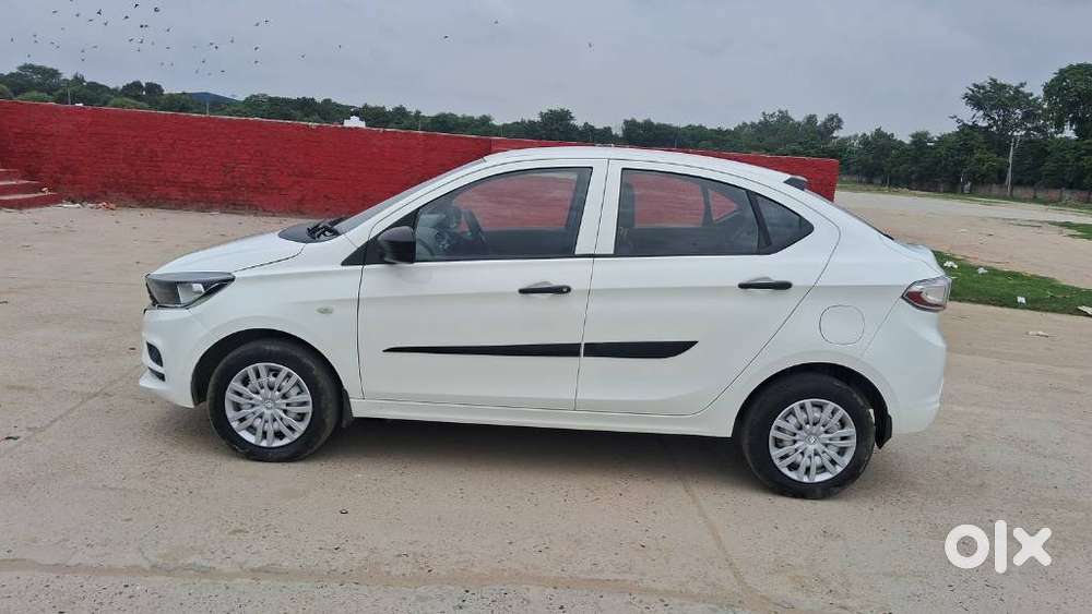 Tata Tigor Xe, 2022, Petrol