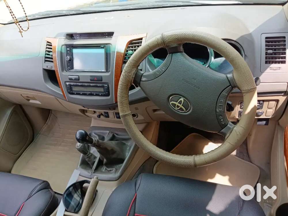 Toyota Fortuner 2011 Diesel 140000 Km Driven