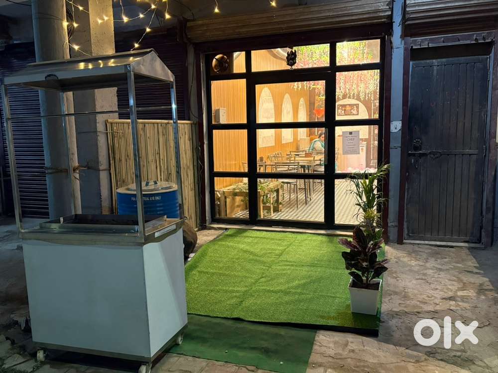 Running cafe and cloud kitchen for sale
