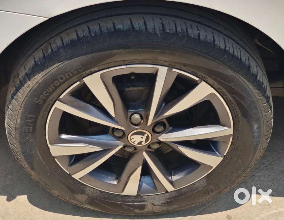 Skoda Slavia 1.0 Tsi Style At, 2024, Petrol