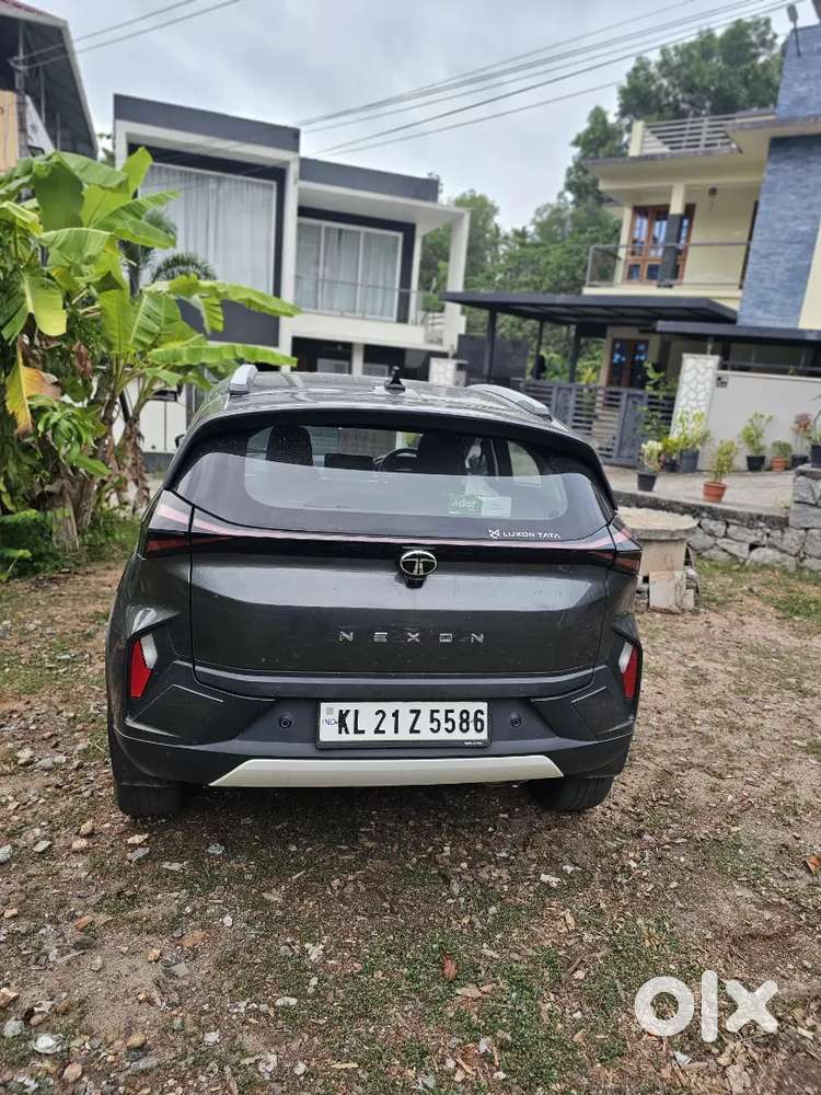 2024 Tata Nexon Creative Plus Petrol Mt  39,900 Km  10 Lakh