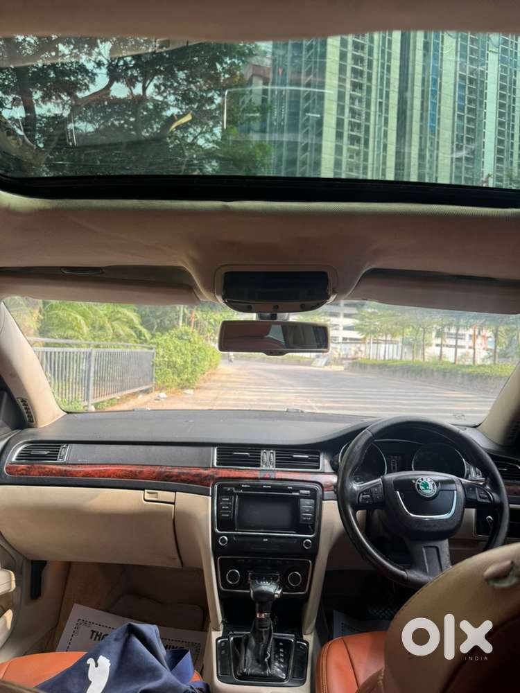 Skoda Superb Petrol 2011