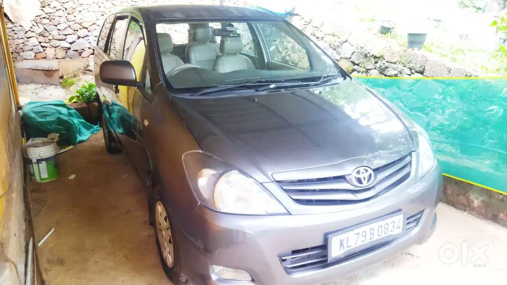 Toyota Innova 2011