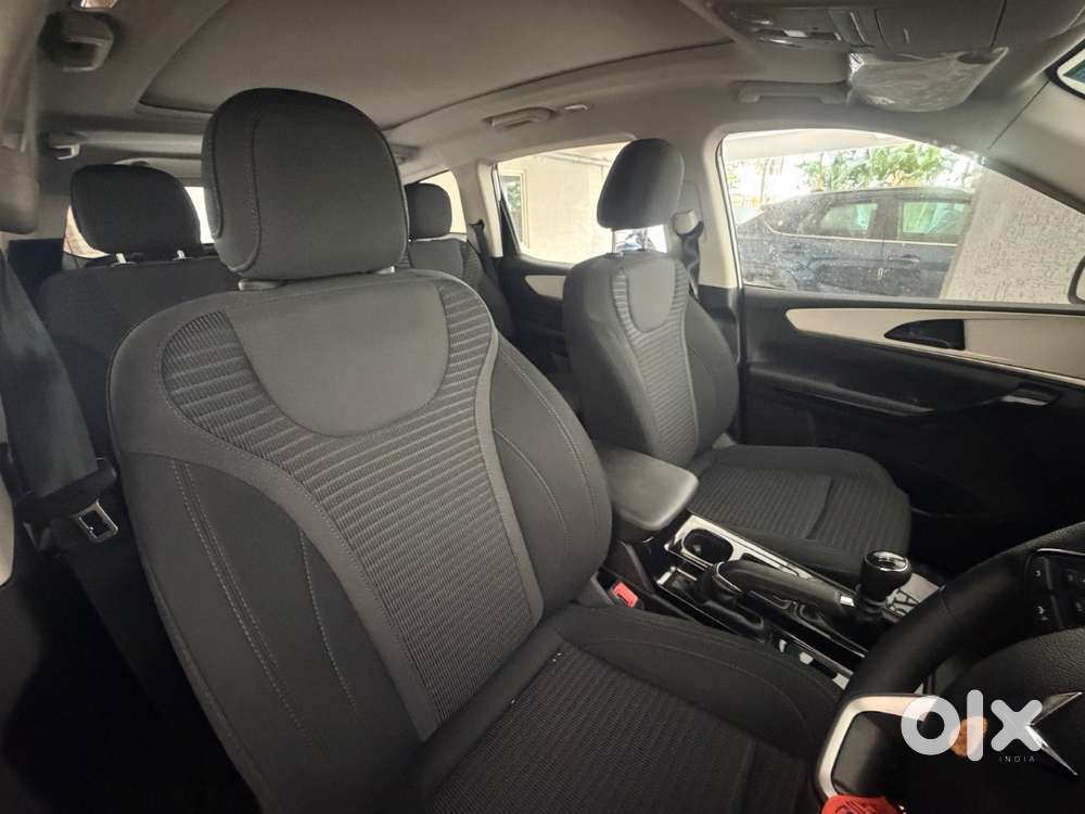 Mahindra Xuv700 2025 Petrol 15000 Km Driven