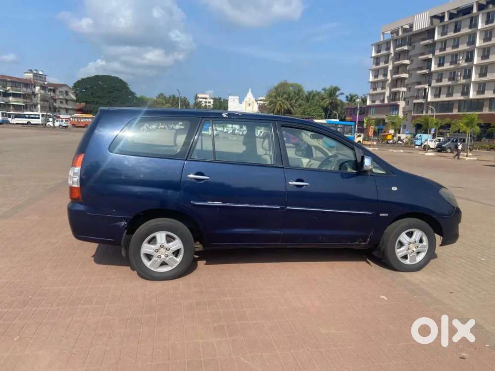 Toyota Innova Petrol