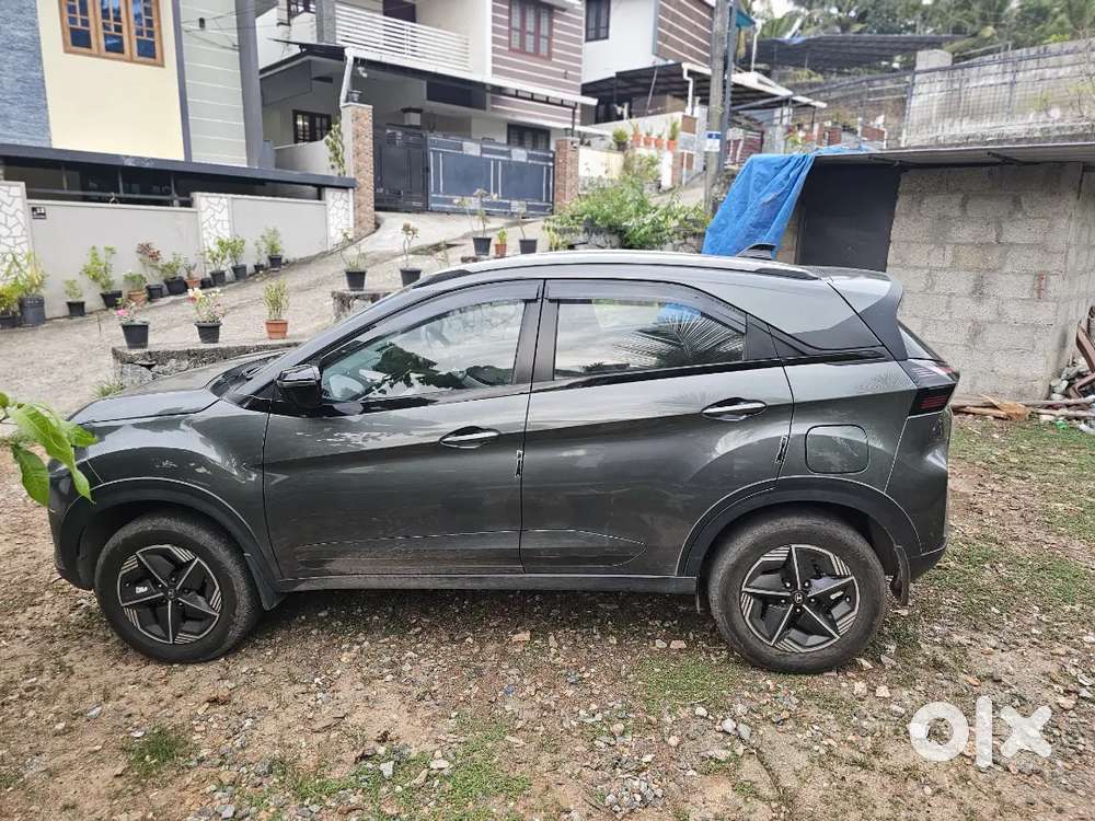 2024 Tata Nexon Creative Plus Petrol Mt  39,900 Km  10 Lakh