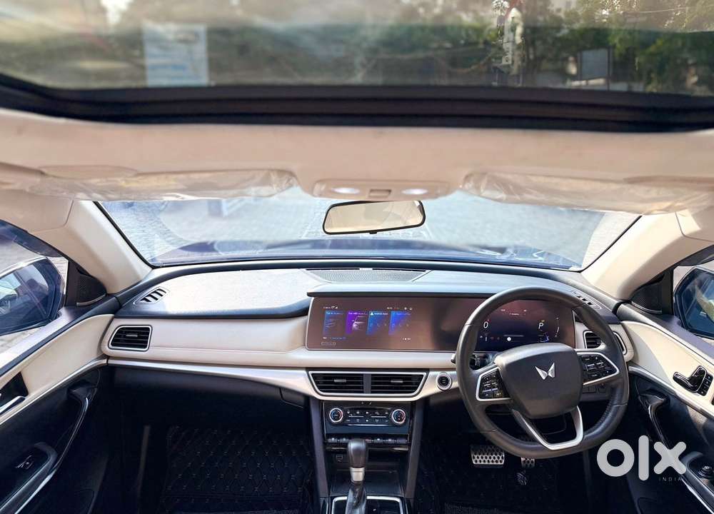 Mahindra Xuv700 Ax7l 6 Str At, 2024, Petrol
