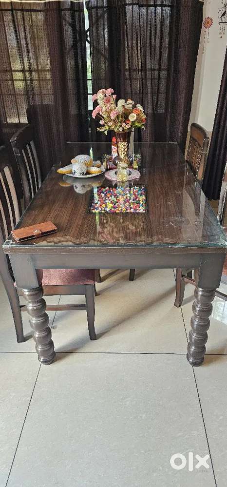 Premium Dining Table