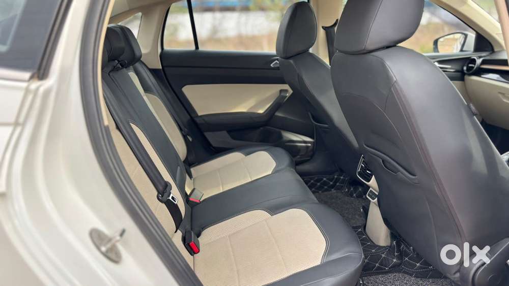 Skoda Slavia Style 1.0l Tsi Mt, 2023, Petrol