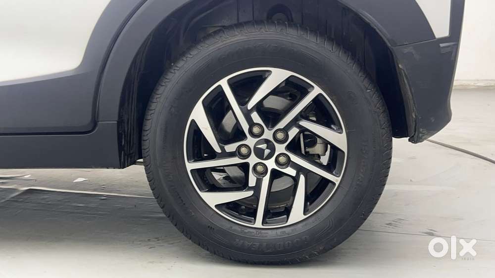 Mahindra Xuv 3xo Ax5l 1.2 Petrol At, 2024, Petrol