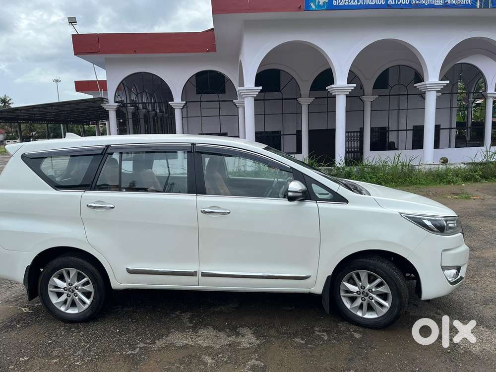 Innova Crysta 2016 V