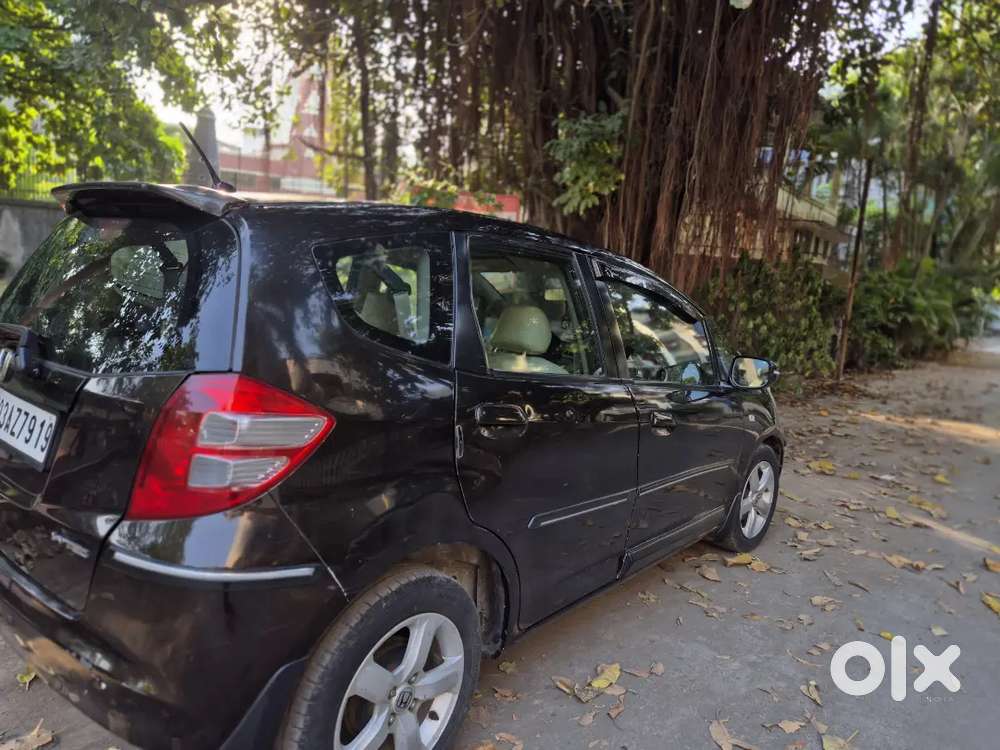 Honda Jazz 1.2 Zx 2011( All Paper Clear Upto 2031)