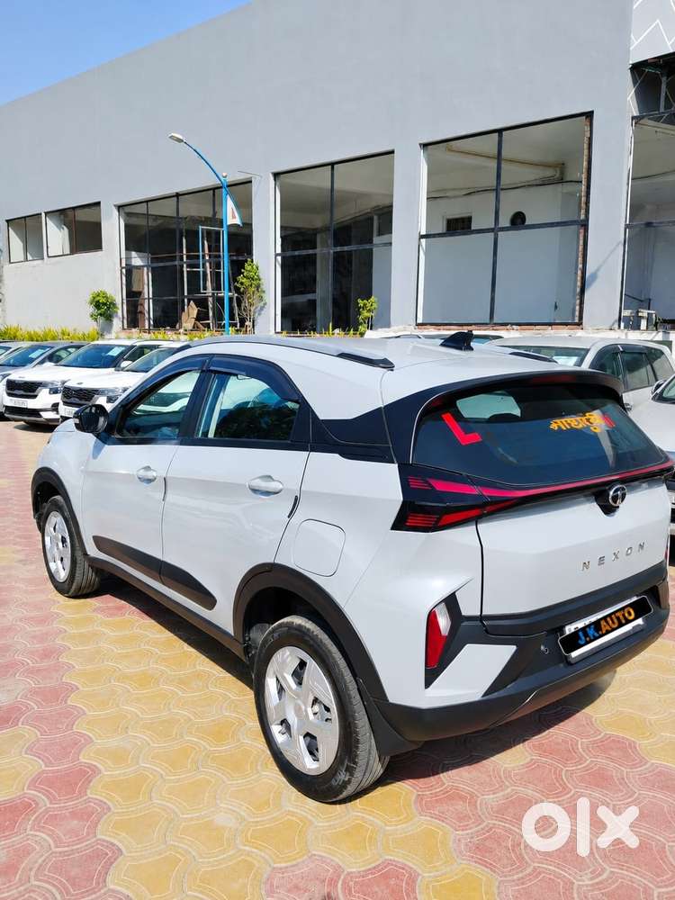 Tata Nexon, 2025, Petrol