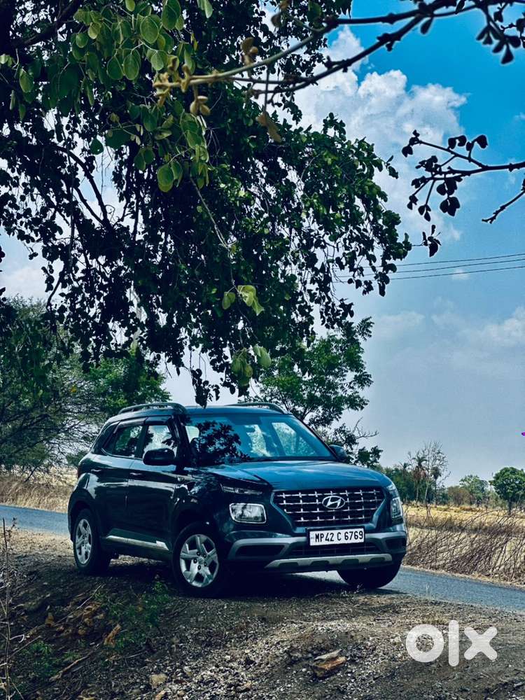 Hyundai Venue 2022 Petrol Well Maintained