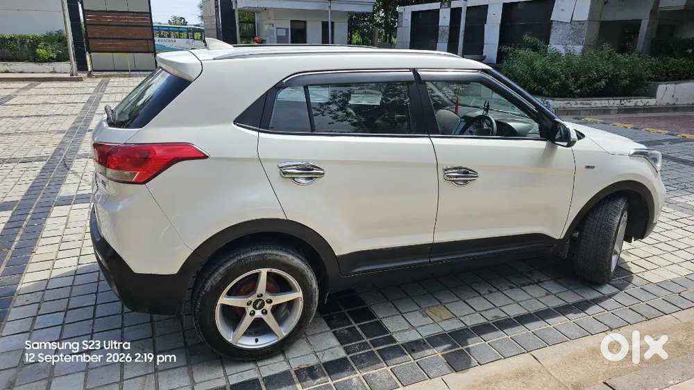 Creta Petrol Automatic
Top Model With Sunroof