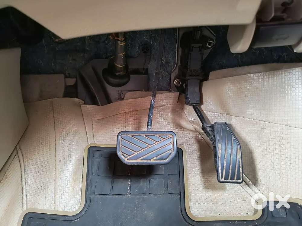Maruti Suzuki Ertiga Zxi+ At Shvs | 25,175 Km | Automatic