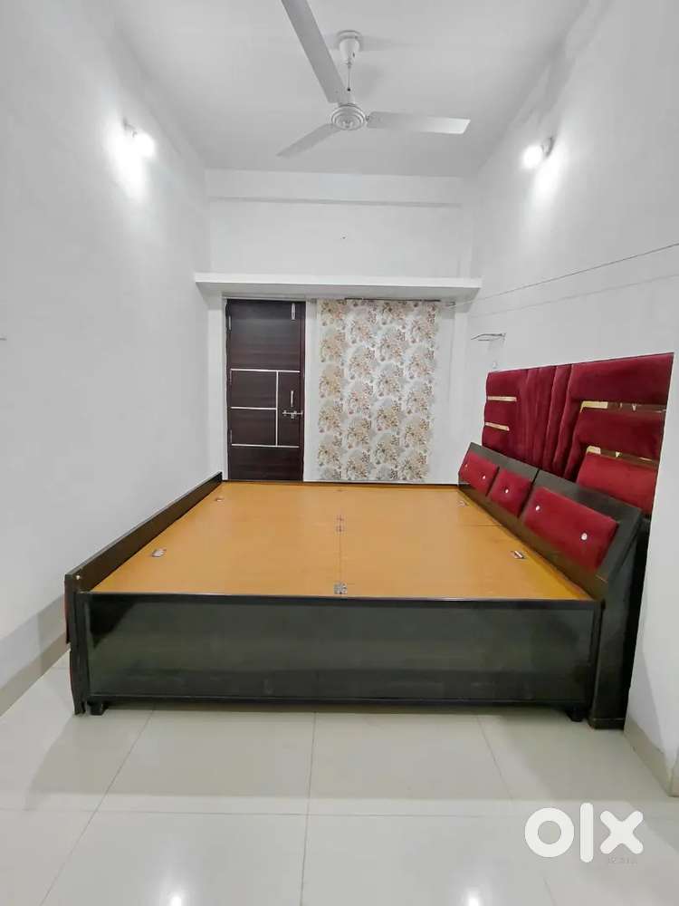 Brand new best quality double bed 6&times;6.5