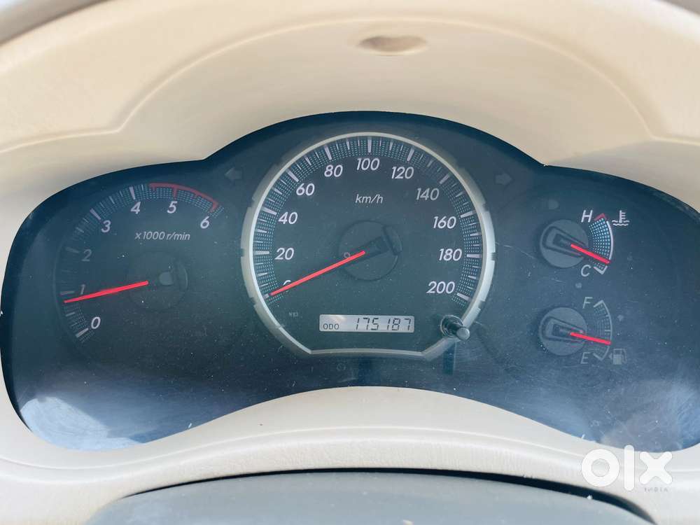 Toyota Innova 2.5 G (diesel) 8 Seater, 2011, Diesel