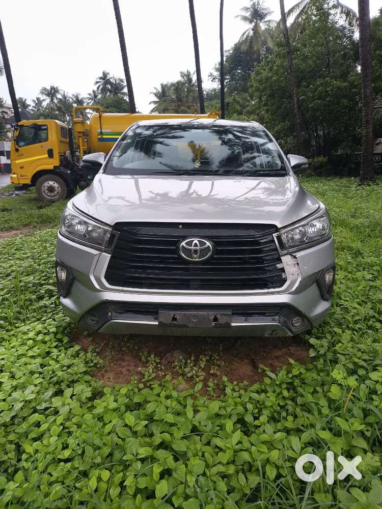 Toyota Innova Crysta 2022 Petrol 77000 Km Driven