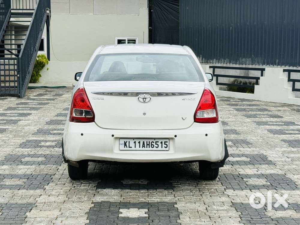 Toyota Etios V, 2011, Petrol