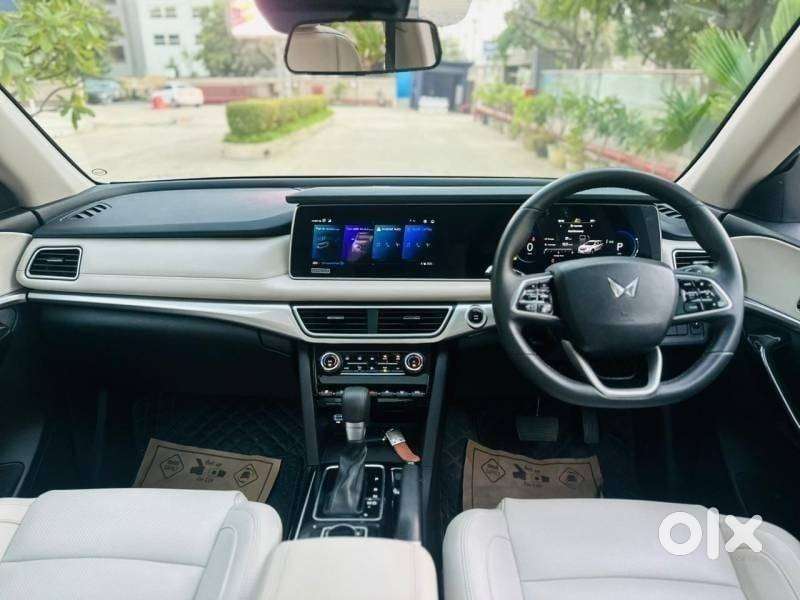 Mahindra Xuv700 2.2 Ax 7 Diesel At Str, 2024, Diesel