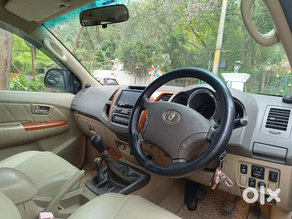 Toyota Fortuner 2011