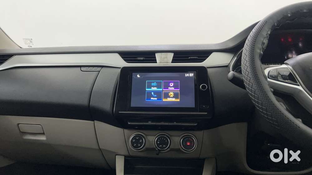 Renault Triber Rxz, 2022, Petrol