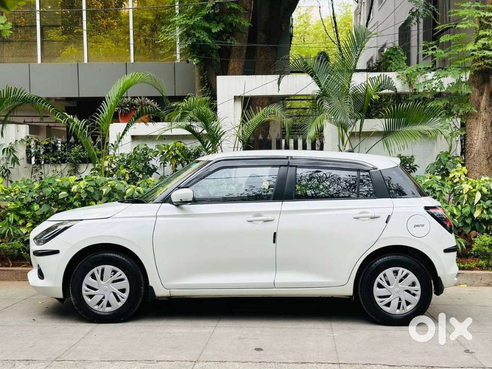 Maruti Suzuki Swift Vxi + Manual, 2025, Petrol