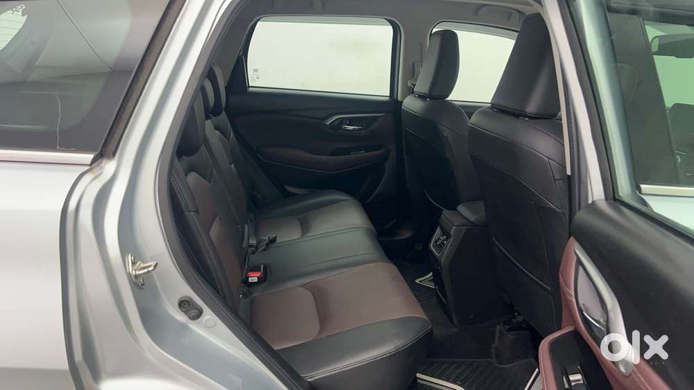 Maruti Suzuki Grand Vitara 1.5 Alpha Smart Hybrid At, 2022, Petrol