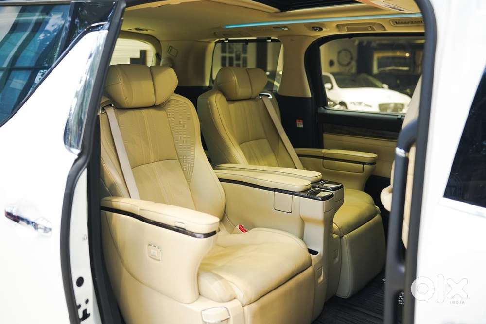 Toyota Vellfire Vip – Executive Lounge, 2022, Petrol