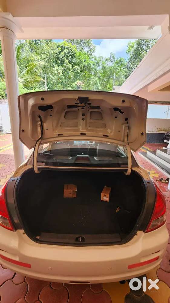 Good Condition Neat Vehicle Average Tyre Four Power Windows