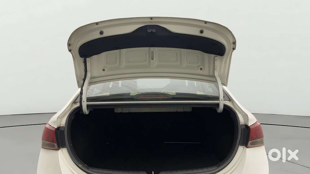 Hyundai Verna 1.6 Vtvt Sx, 2019, Petrol