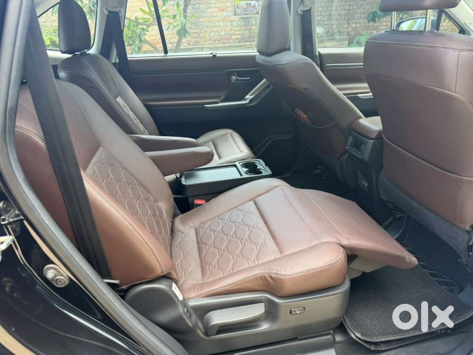 Toyota Innova Hycross 2.0 Zx (o) Hybrid 7 Str, 2025, Cng & Hybrids