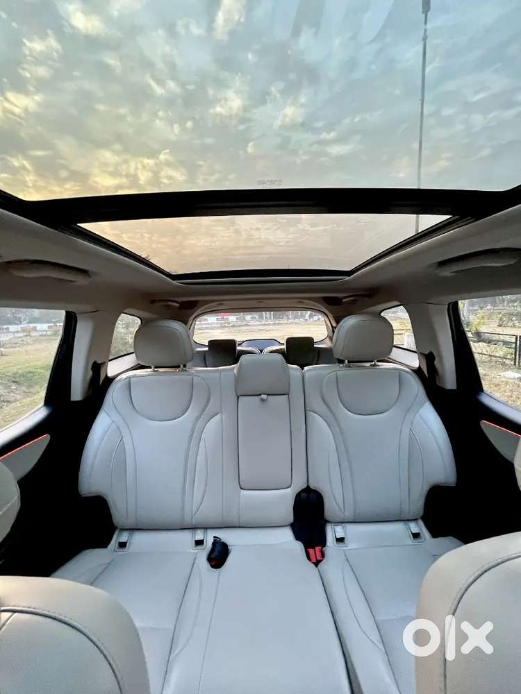 Mahindra Xuv700 Ax7l Awd( 4x4 )  Full Top End Model Pb Regd Car