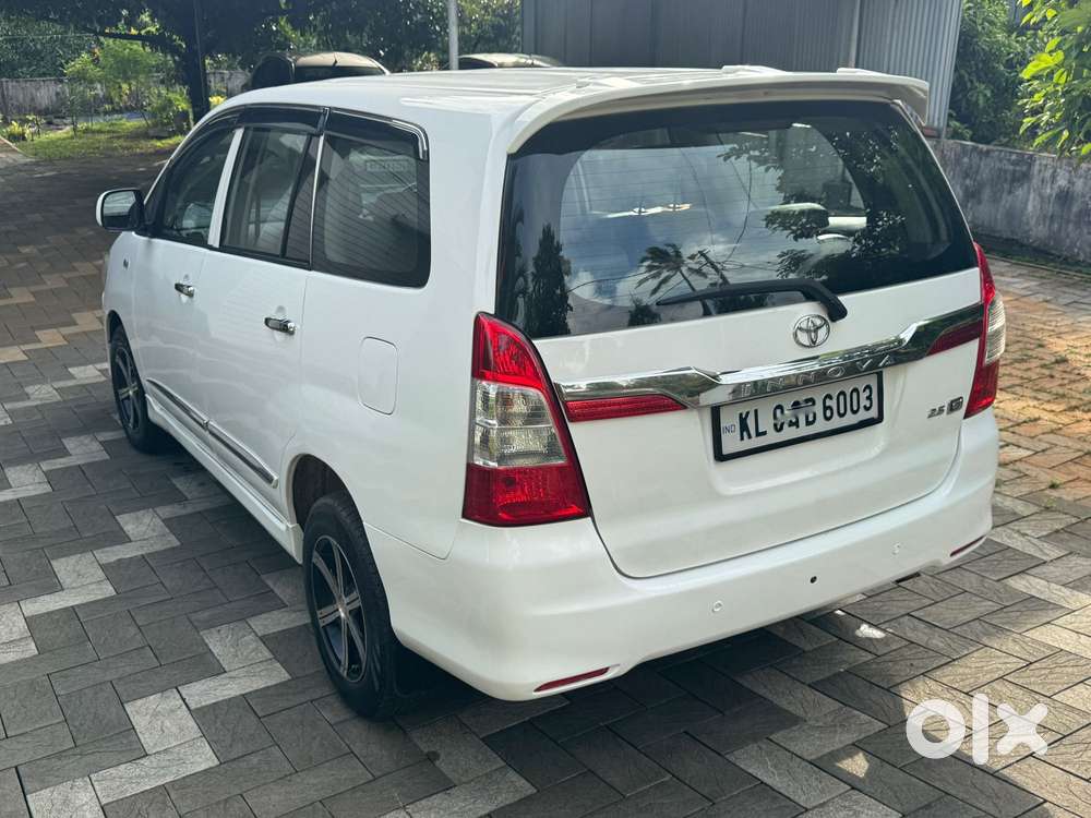 Toyota Innova 2.5 G (diesel) 8 Seater Bs Iv, 2016, Diesel