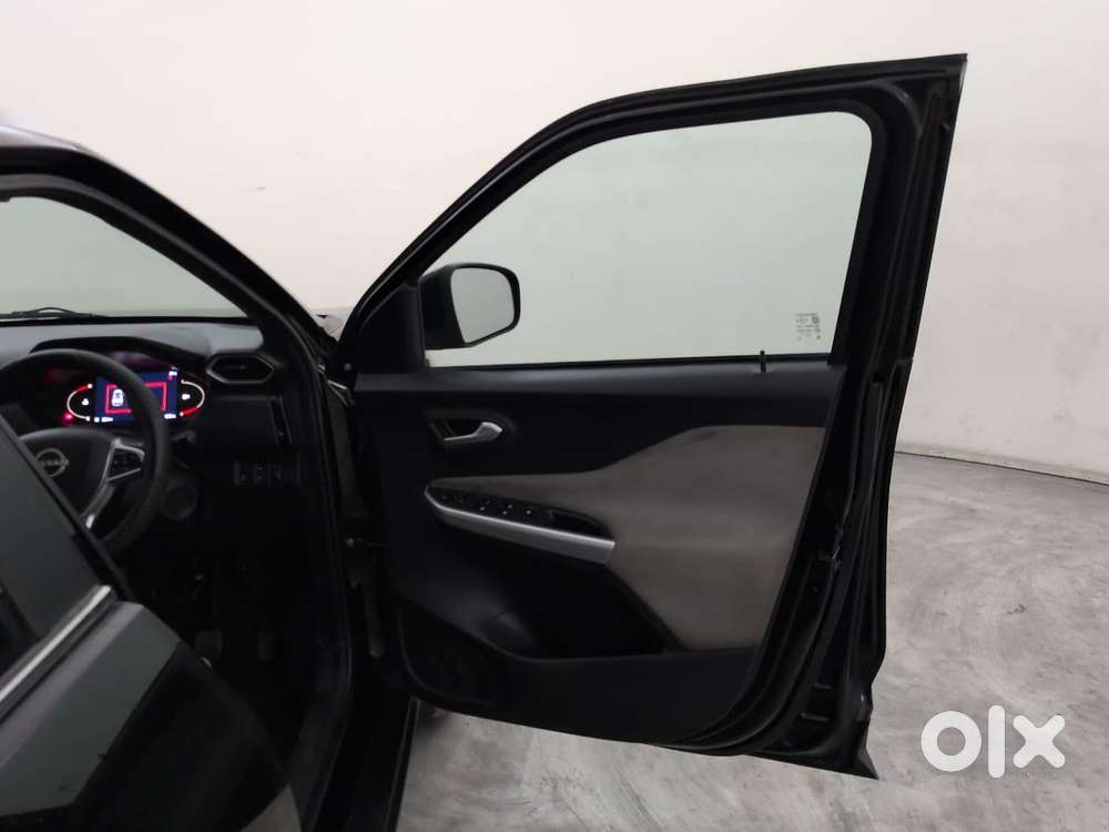 Nissan Magnite 1.0 Xv Premium, 2023, Petrol