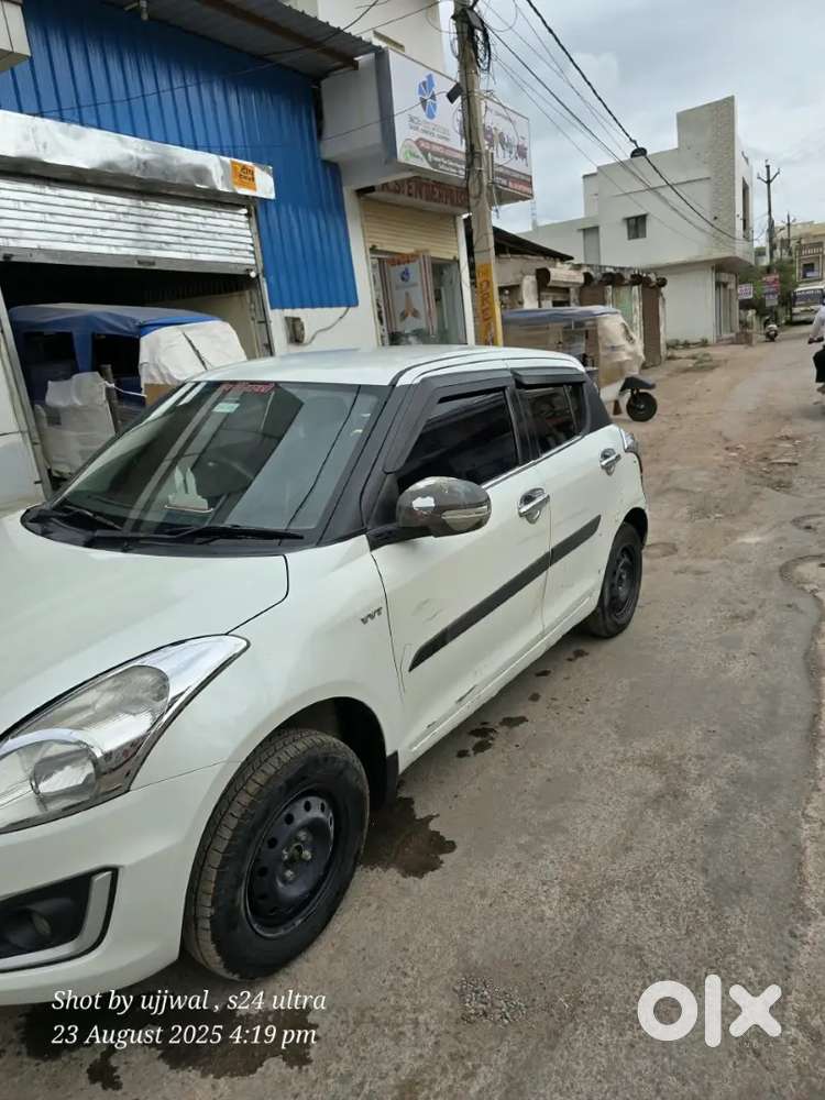 Maruti Suzuki Swift Vxi Petrol 2012