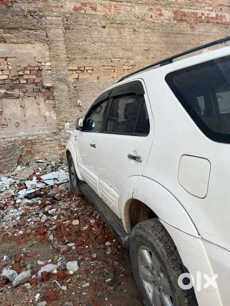 Toyota Fortuner 2012 Diesel 270625 Km Driven