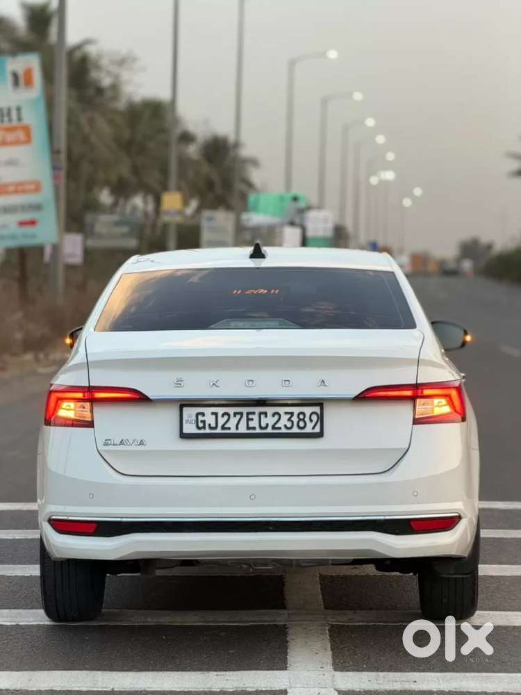 Skoda Slavia Style 1.0l Tsi At, 2023, Petrol
