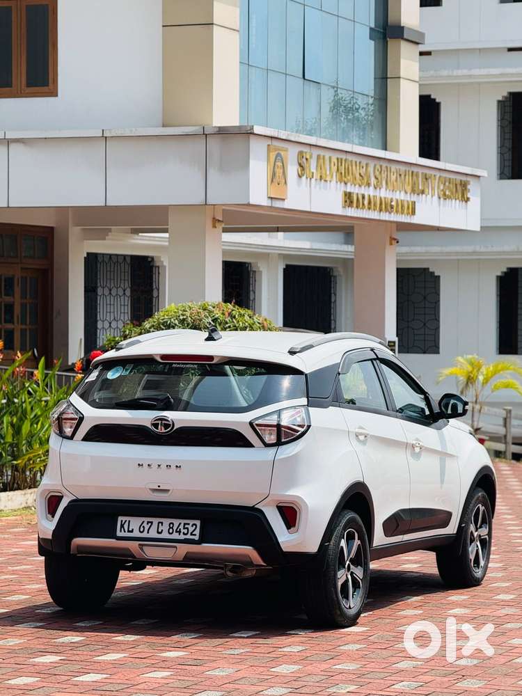 Tata Nexon 1.2 Revotron Xza Plus, 2022, Petrol