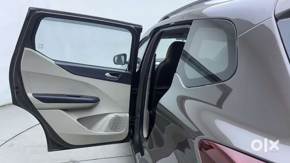 Renault Triber Rxz, 2022, Petrol