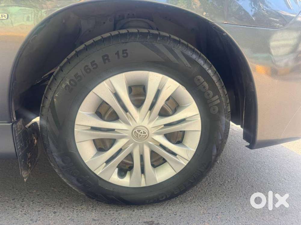 Toyota Innova 2.5 Gx (diesel) 8 Seater Bs Iv, 2015, Diesel