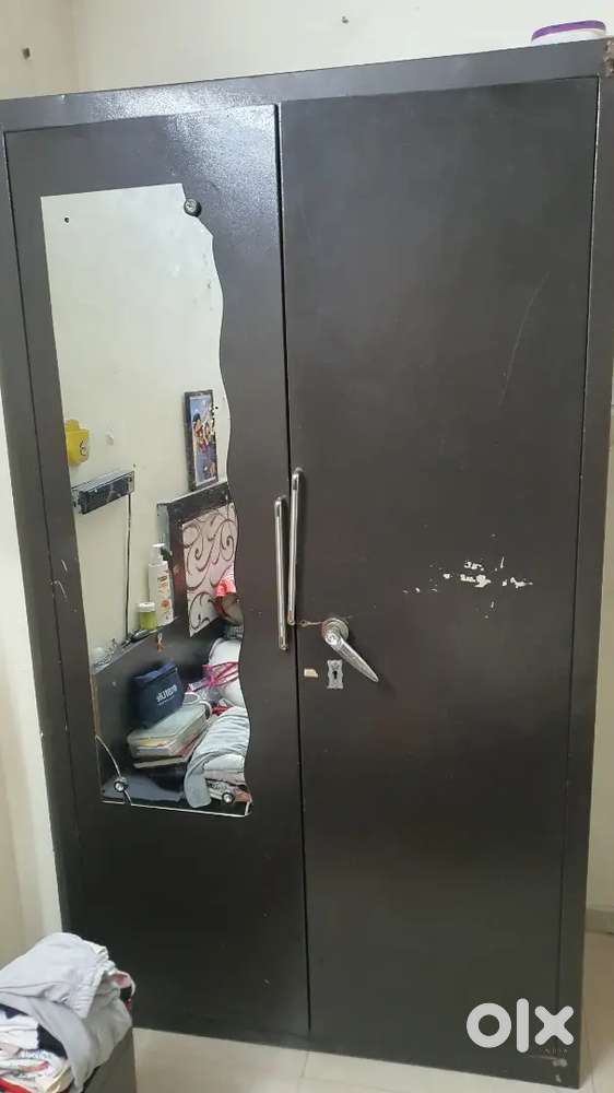 Heavy Duty Steel Almirah / Wardrobe with Locker & Drawers &ndash; Good Condi